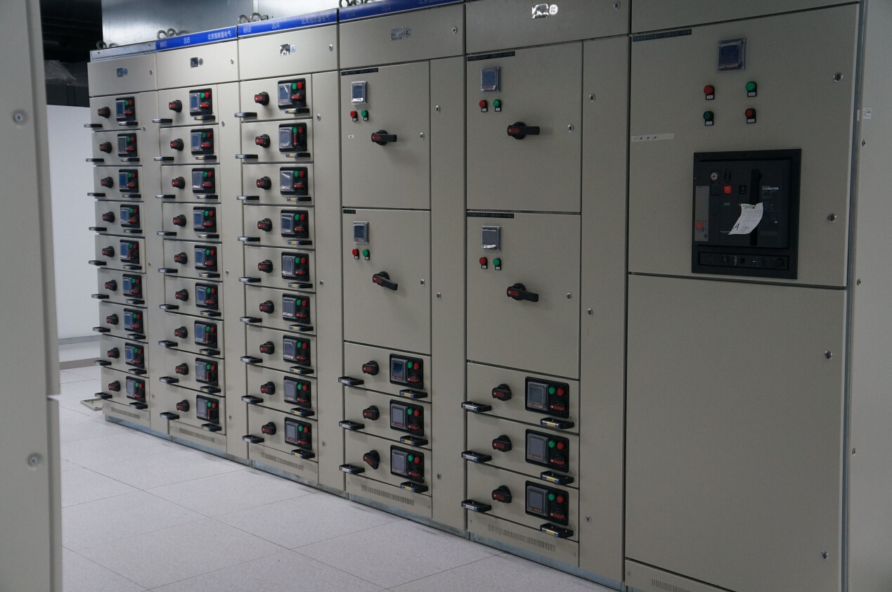 采用雙路市電、UPS、確保機房設備穩定運行